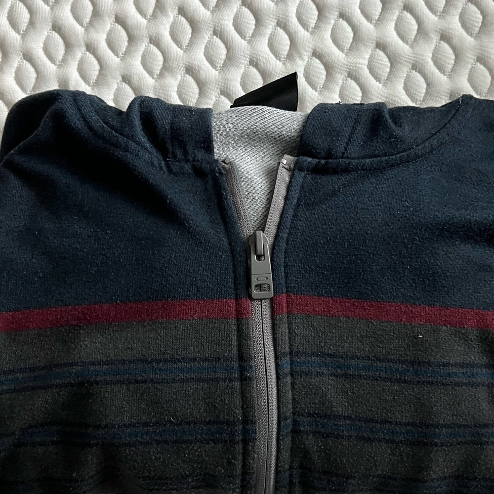 Oakley Men’s zip up hoodie